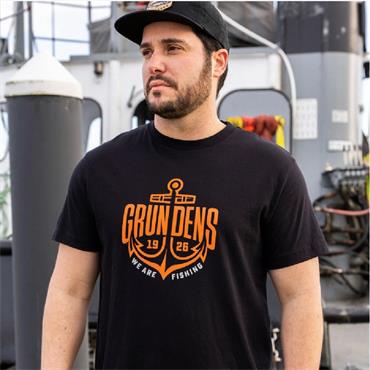 GRUNDENS LOGO ANCHOR T-SHIRT BLACK