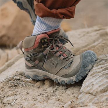 KEEN WOMENS WATERPROOF LACE ANKLE BOOT - BRICK