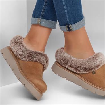 SKECHERS WOMENS BOBS COZY SLIPPER - CHESTNUT