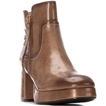 XTI WOMENS ZIP ANKLE BOOT - BEIGE PATENT