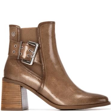 XTI WOMENS BUCKLE STRAP ZIP ANKLE BOOT - BEIGE
