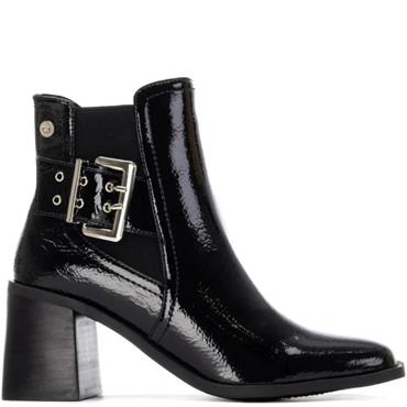 XTI WOMENS BUCKLE STRAP ZIP ANKLE BOOT - BLACK PATENT