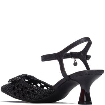 XTI WOMENS LOW HEEL STRAP SANDAL - BLACK