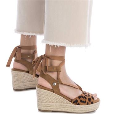 REFRESH WOMENS WEDGE SANDAL - CAMEL
