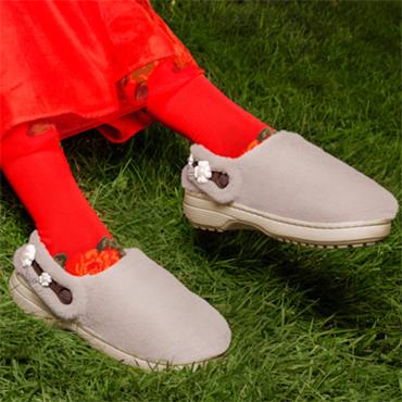 CROCS WOMENS CLASSIC UNFURGETTABLE CLOG - MUSHROOM