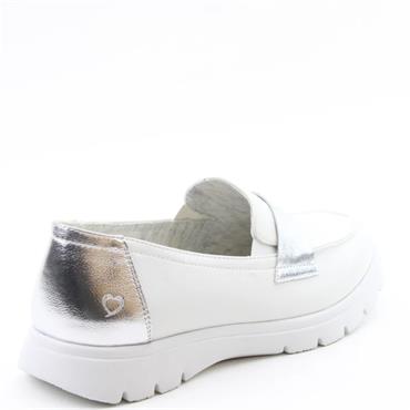 HEAVENLY FEET WOMENS SLIP ON LOAFER - WHITE SILVER