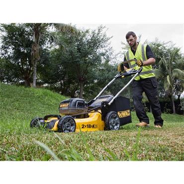 DCMW564P2 XR Brushless Lawnmower 18V 2 x 5.0Ah Li-ion