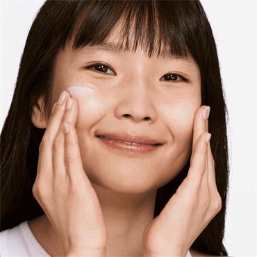 EVEN BETTER BRIGHTENING MOISTURIZER SPF 20 50ML