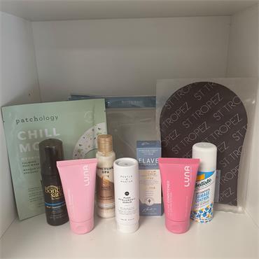 SUNSHINE ESSENTIALS BEAUTY BAG
