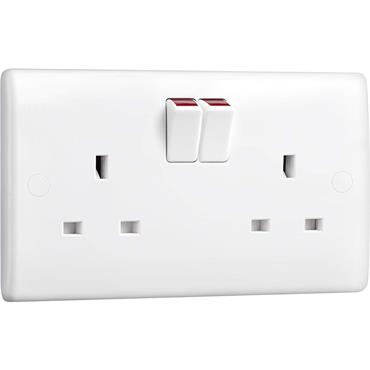 Luceco White 2G Switched Socket