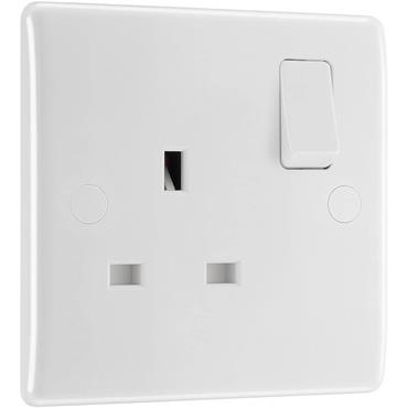 Luceco 1G Switched Socket White 13A
