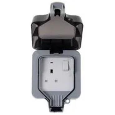 Luceco 1G Switched Socket 13A