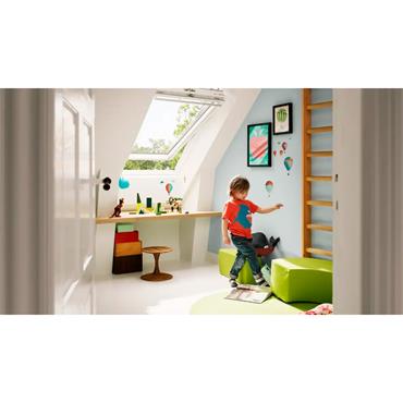 VELUX GGL CK04 WHITE PAINTED CENTRE PIVOT WINDOW 550MM X 980MM