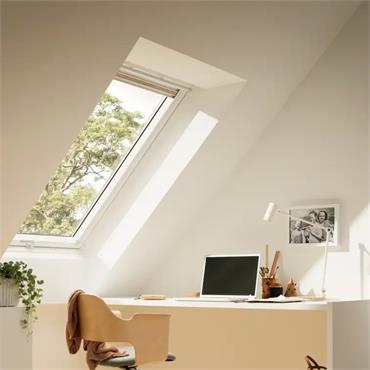 VELUX GGL MK04 WHITE PAINTED CENTRE PIVOT WINDOW 780MM X 980MM