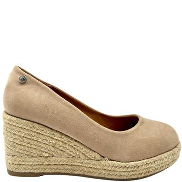 XTI WOMENS WEDGE COURT SHOE - BEIGE SUEDE