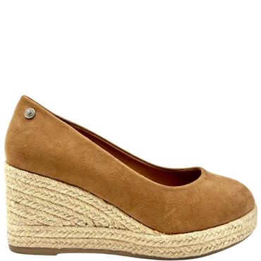 XTI WOMENS WEDGE COURT SHOE - CAMEL SUEDE