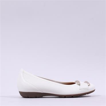 Gabor Raven Square Buckle Low Pomp - Latte Cream