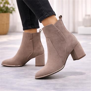MARCO TOZZI Women's 2-25095-41 Boot Heel