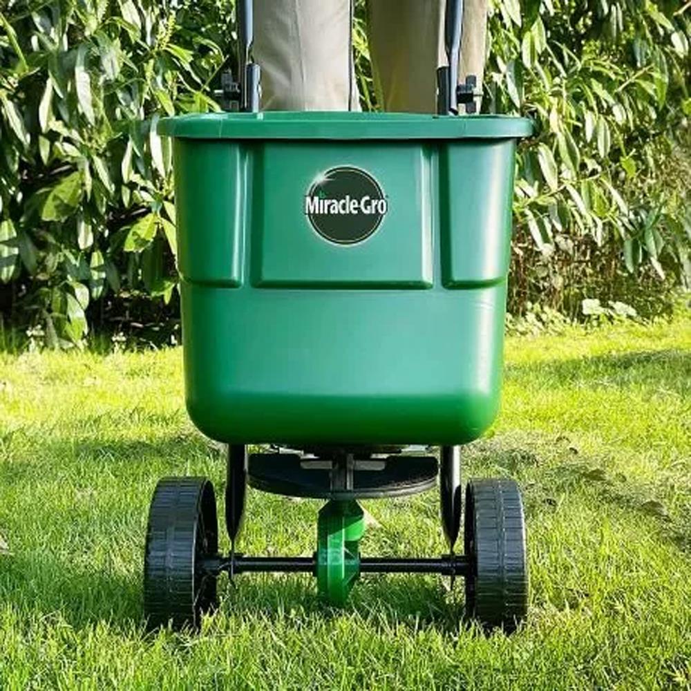 MIRACLEGRO ROTARY SPREADER Clonmel Garden Centre Ireland