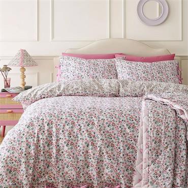 Pearly Queen Ditsy Pink Quilt Set
