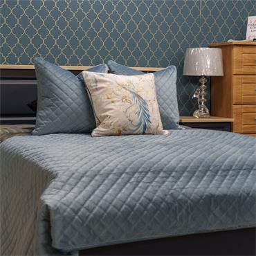 Fervor & Hue Quilted Velvet Throw Gentle Blue 270x130cm