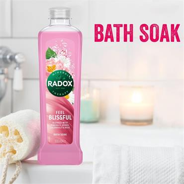 Radox Feel Blissful Bath Soak 500ml with Calendula & Rose