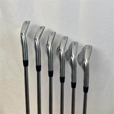 Titleist 712MB 5-PW Amt White Steel Stiff Irons Gents RH