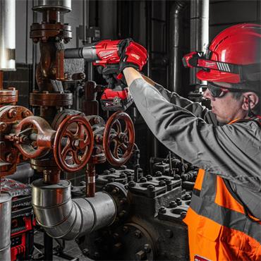 Milwaukee M18ONEPP2Q-502B - P Pck - 2 x M18 B5 Batts, M12-18 FC Charger, CTR Bag - 4933480467