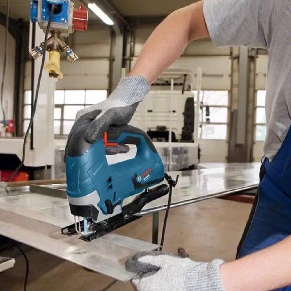 Bosch GST90BE 90mm 650W Bow Handle Jigsaw, Accessories & Kit Box