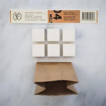 04 The Campfire Romantic Wax Melts