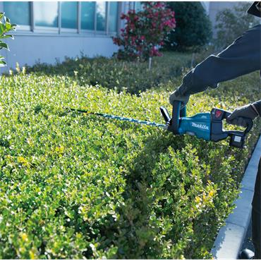 DUH751RT Makita 18V LXT Brushless 75cm Hedge Trimmer with 1x 5.0Ah Battery and Fast Charger