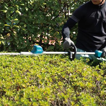 DUN600LRTE Makita 18V 60cm Brushless Pole Hedge Trimmer, 2x 5.0Ah Batteries, Charger
