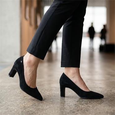 TAMARIS 22455 COURT SHOE - BLACK SUEDE