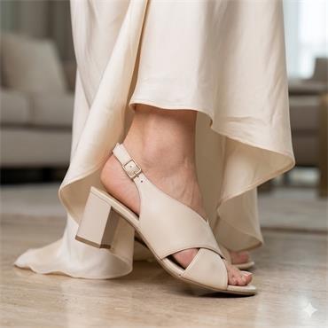 CAPRICE 28309 SANDAL - CREAM