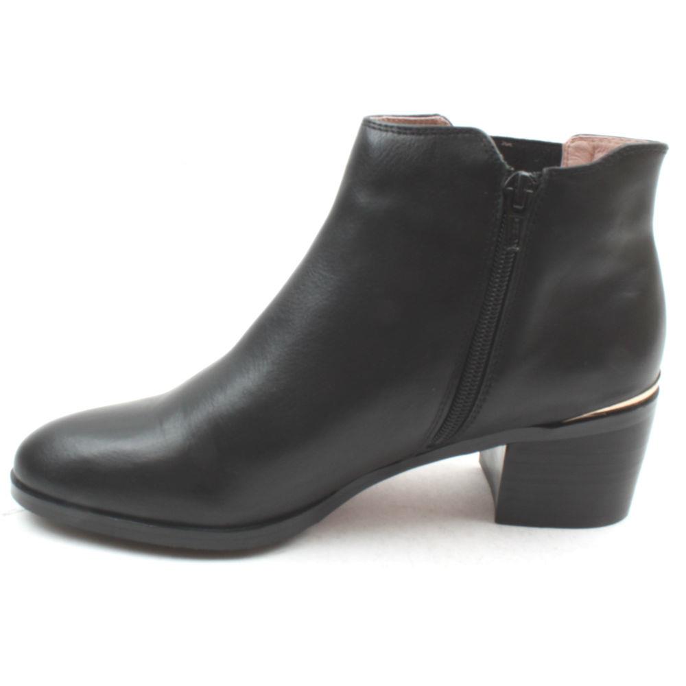 BOURBON AMY HUBERMAN BOOT LOVESIMON Black BOURBON AMY HUBERMAN BOOT LOVESIMON Black