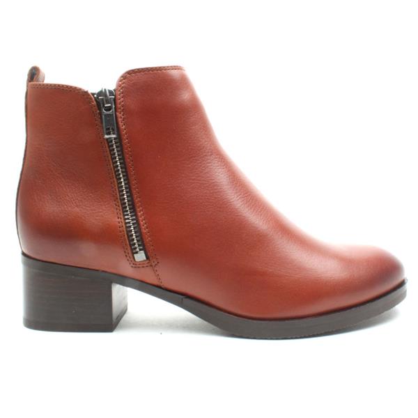 clarks low heel boots