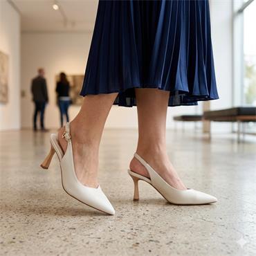 UNA HEALY TEEN SPIRIT SANDAL - CREAM