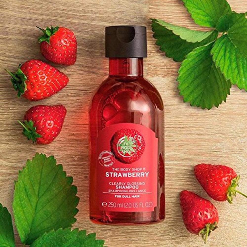 The Body Shop Strawberry Clearly Glossing